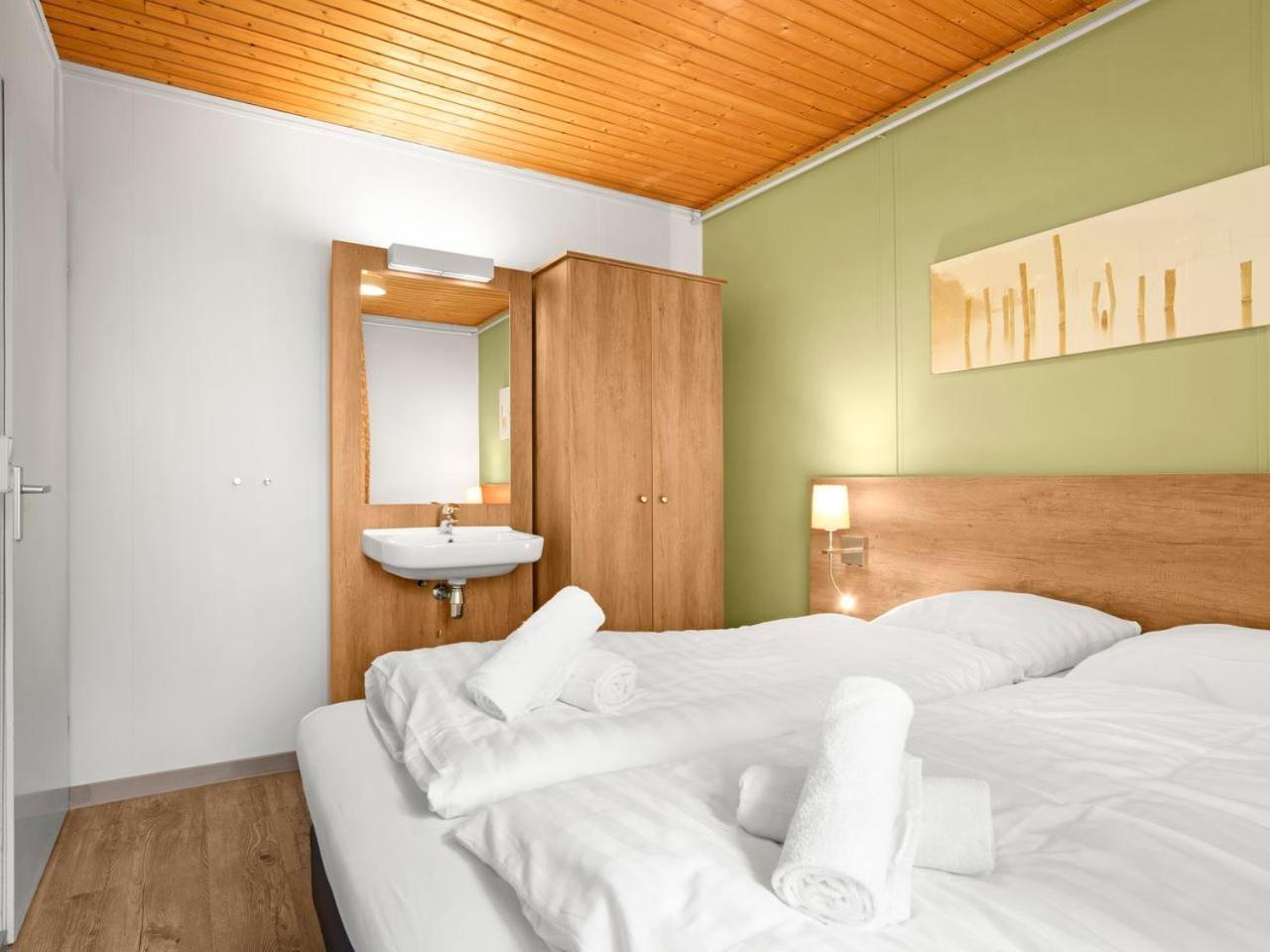 Luxury 4-Person Bungalow In The Holiday Park Landal Twenhaarsveld Holten Chambre photo