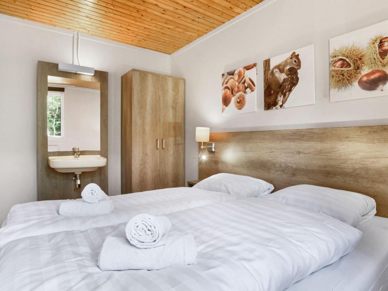 Luxury 4-Person Bungalow In The Holiday Park Landal Twenhaarsveld Holten Chambre photo