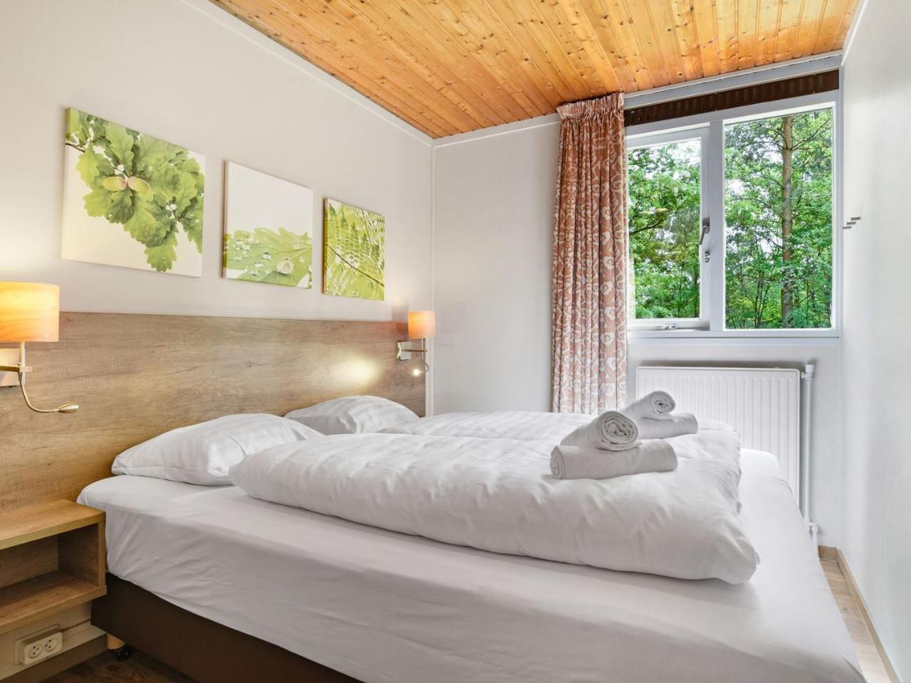 Luxury 4-Person Bungalow In The Holiday Park Landal Twenhaarsveld Holten Chambre photo